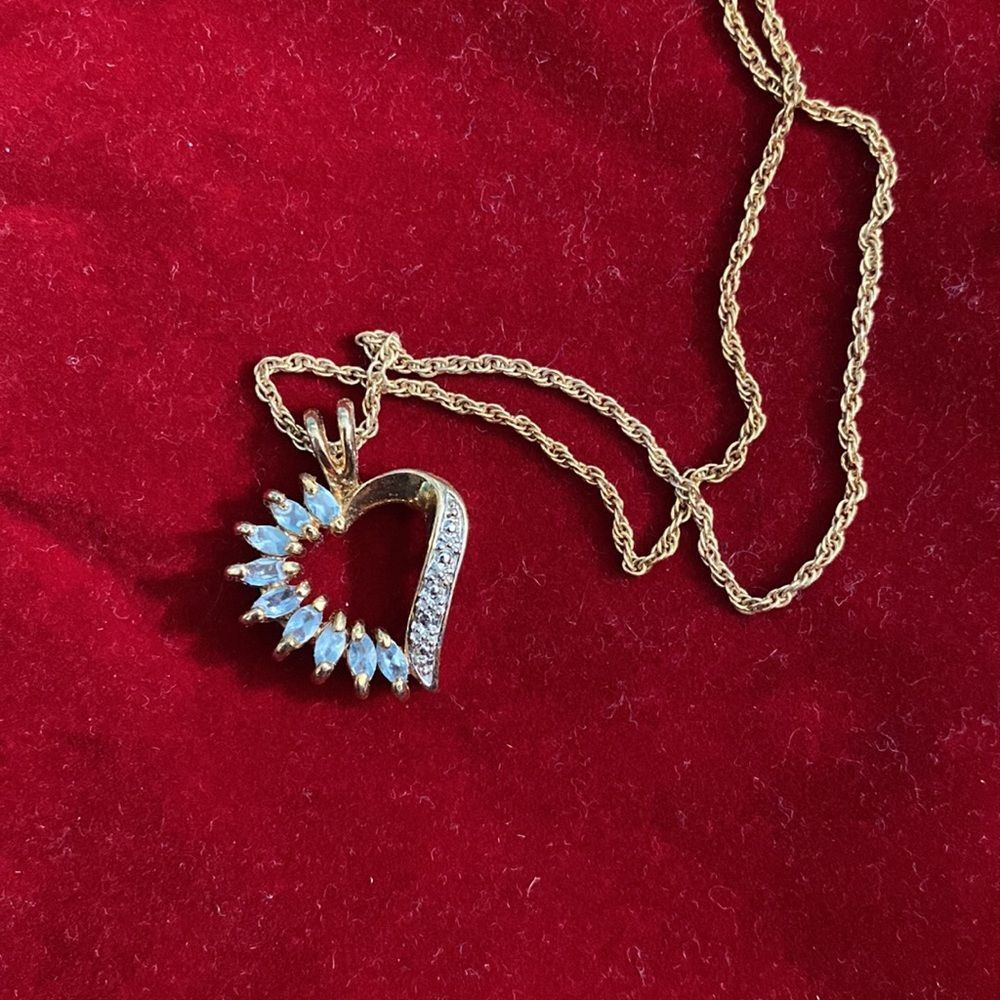Vintage Avon Gold Heart Necklace